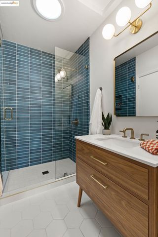 954 46Th St, Oakland, CA 94608