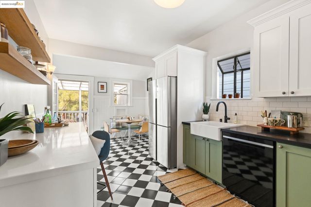 954 46Th St, Oakland, CA 94608