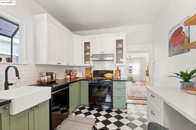 954 46Th St, Oakland, CA 94608