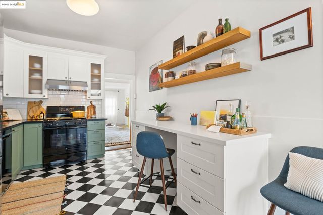 954 46Th St, Oakland, CA 94608