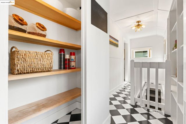 954 46Th St, Oakland, CA 94608