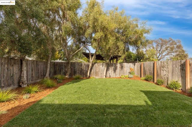 954 46Th St, Oakland, CA 94608