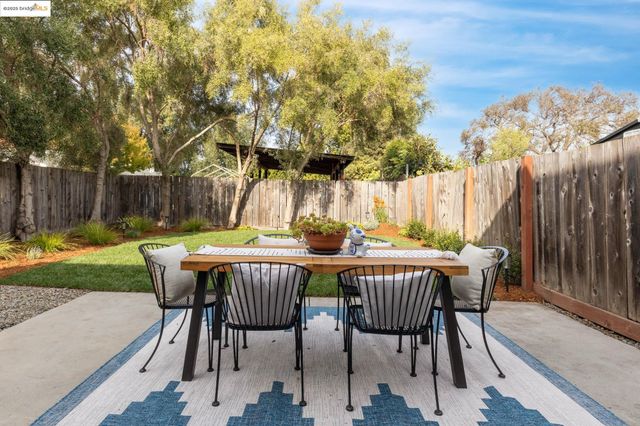 954 46Th St, Oakland, CA 94608