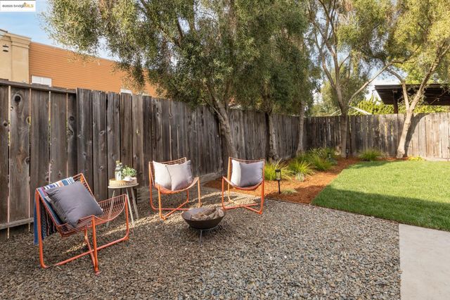 954 46Th St, Oakland, CA 94608