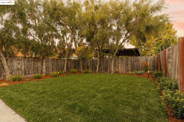 954 46Th St, Oakland, CA 94608