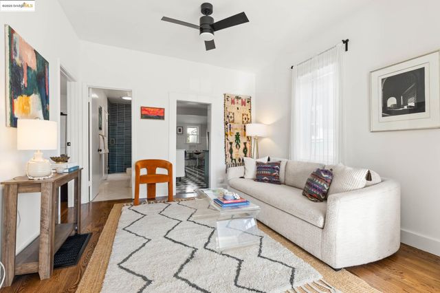 954 46Th St, Oakland, CA 94608