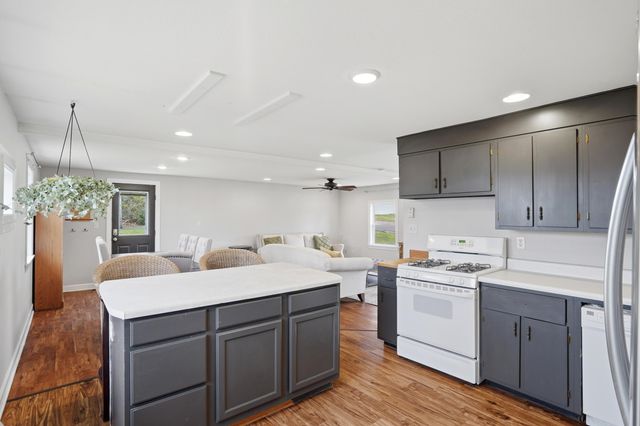 3711 SOUTHRIDGE DR, Columbia, MO 65202