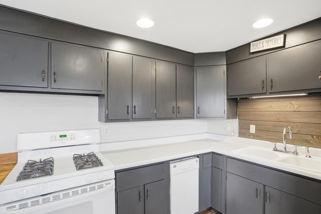 3711 SOUTHRIDGE DR, Columbia, MO 65202