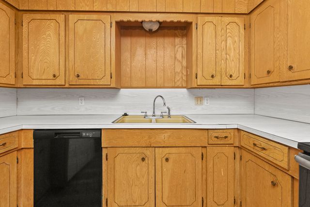 706 S Manson Street, Wolfe City, TX 75496