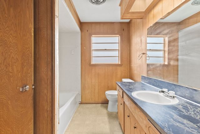 706 S Manson Street, Wolfe City, TX 75496