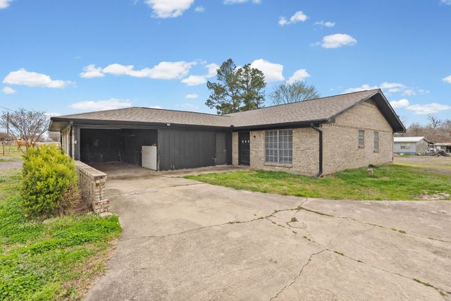 706 S Manson Street, Wolfe City, TX 75496