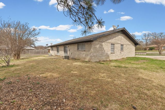 706 S Manson Street, Wolfe City, TX 75496
