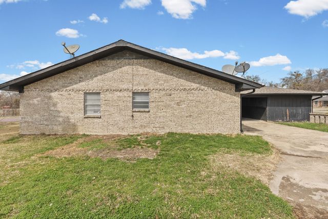 706 S Manson Street, Wolfe City, TX 75496
