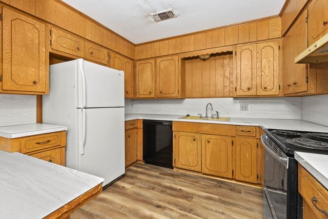 706 S Manson Street, Wolfe City, TX 75496