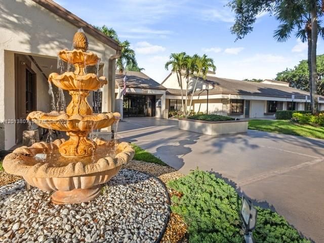 3289 S Carambola Cir S 23145, Coconut Creek, FL 33066