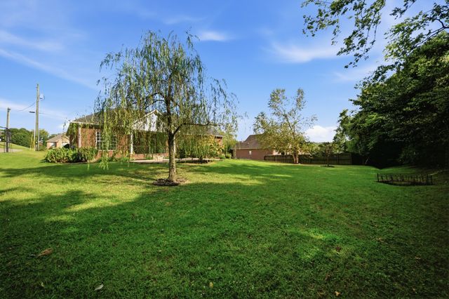 1017 Stafford Ct, Hendersonville, TN 37075