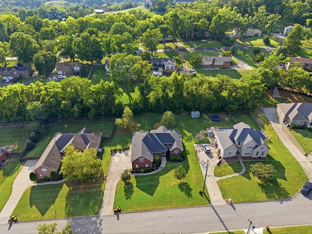 1017 Stafford Ct, Hendersonville, TN 37075