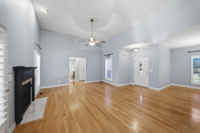1017 Stafford Ct, Hendersonville, TN 37075