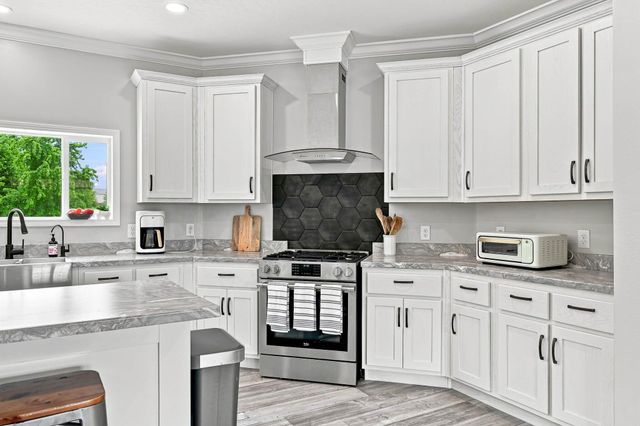 1768 S Gregg Road, Nixa, MO 65714