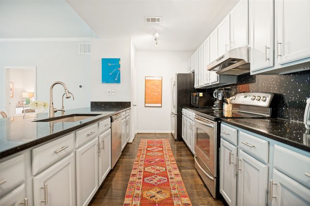 2305 Worthington Street 213, Dallas, TX 75204