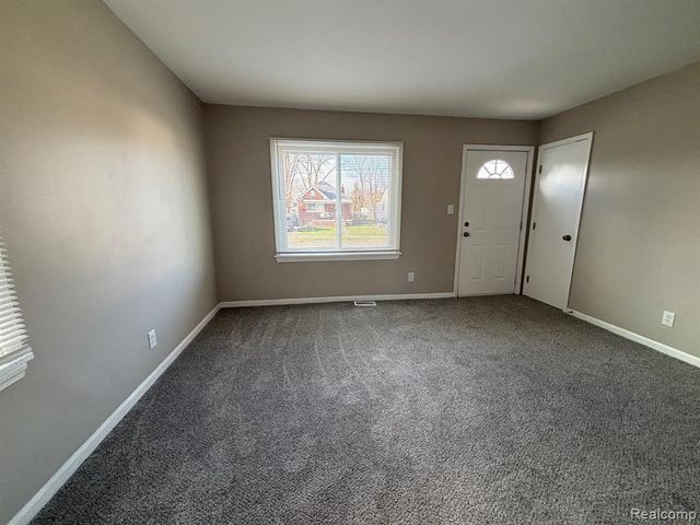 7044 Westminster Avenue, Warren, MI 48091