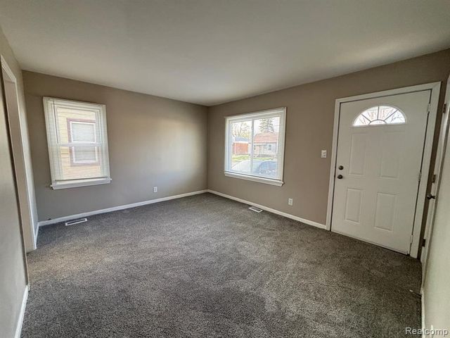 7044 Westminster Avenue, Warren, MI 48091