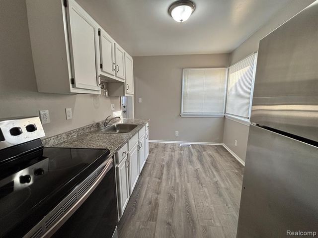 7044 Westminster Avenue, Warren, MI 48091