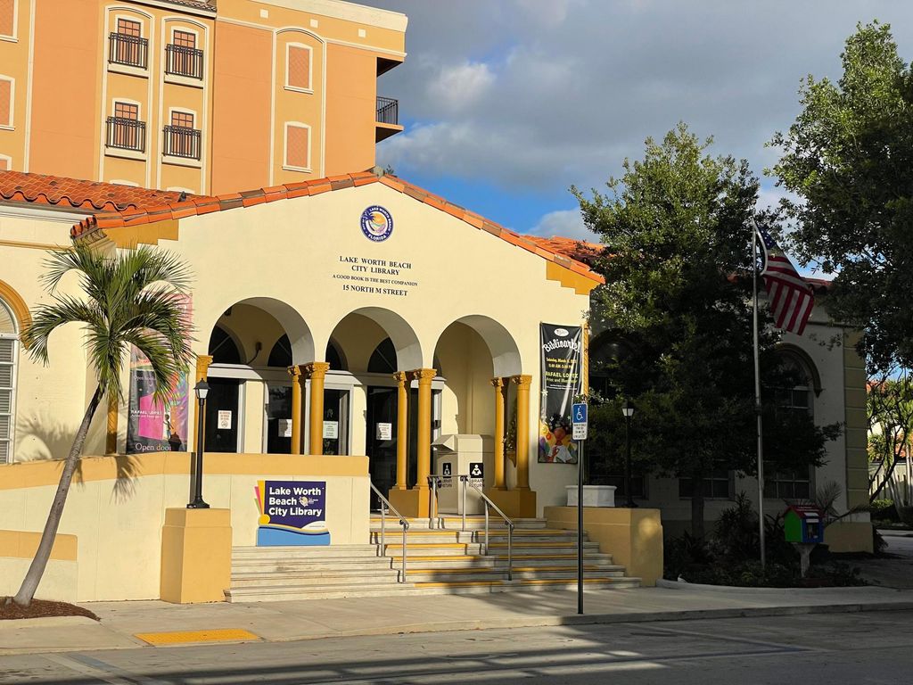 921 S M Street, Lake Worth Beach, FL 33460