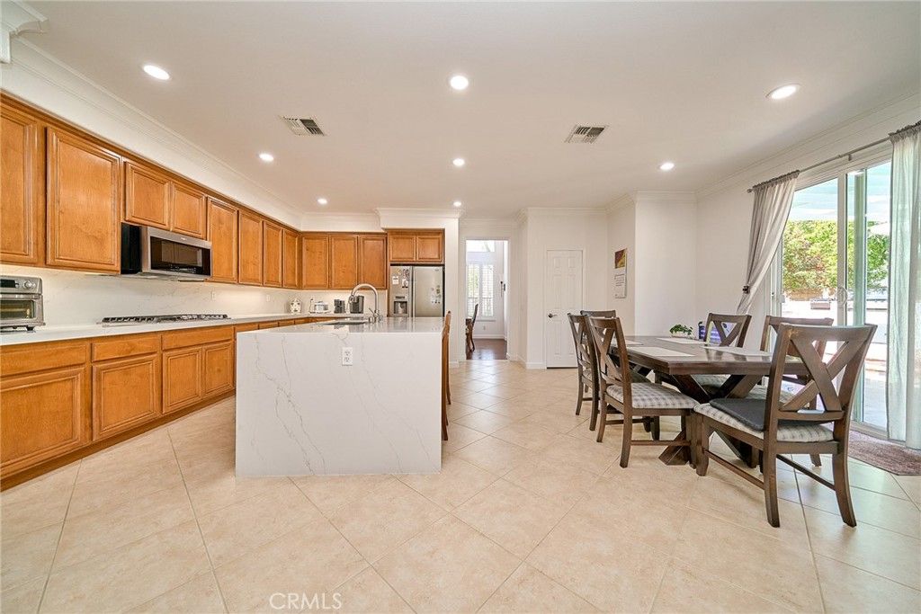 Image 14 of property listing at 25750 Wallace Place, Stevenson Ranch, CA 91381