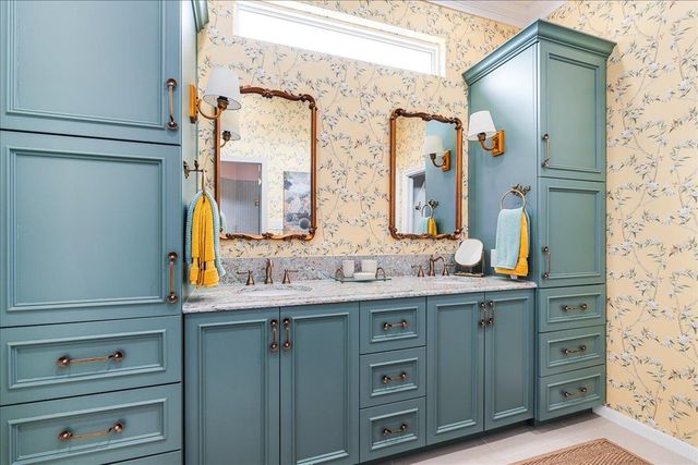 58 Cottondale RD, The Hills, TX 78738