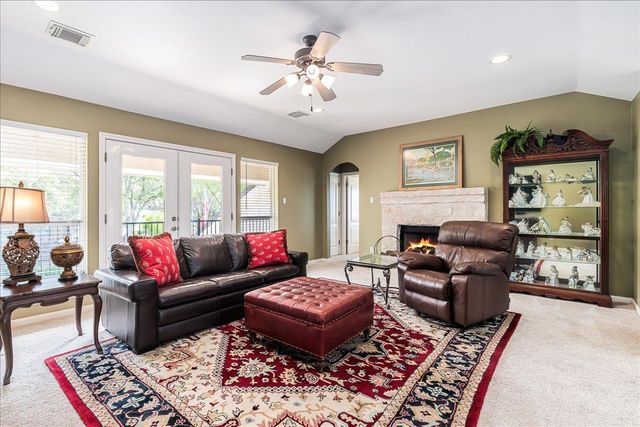 58 Cottondale RD, The Hills, TX 78738