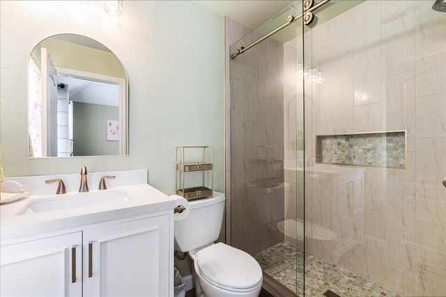 58 Cottondale RD, The Hills, TX 78738