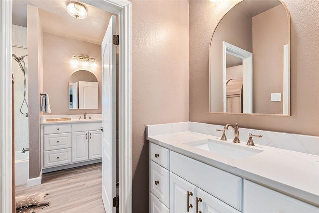 58 Cottondale RD, The Hills, TX 78738