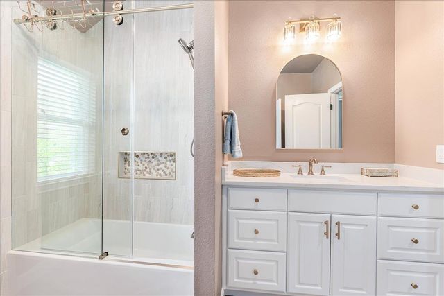 58 Cottondale RD, The Hills, TX 78738