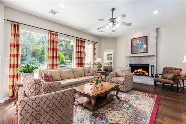 58 Cottondale RD, The Hills, TX 78738