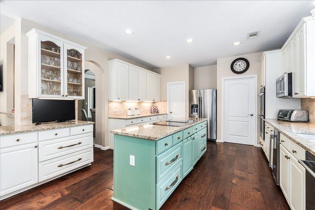 58 Cottondale RD, The Hills, TX 78738