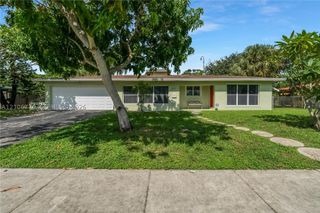 5701 SW 1st St, Plantation, FL 33317