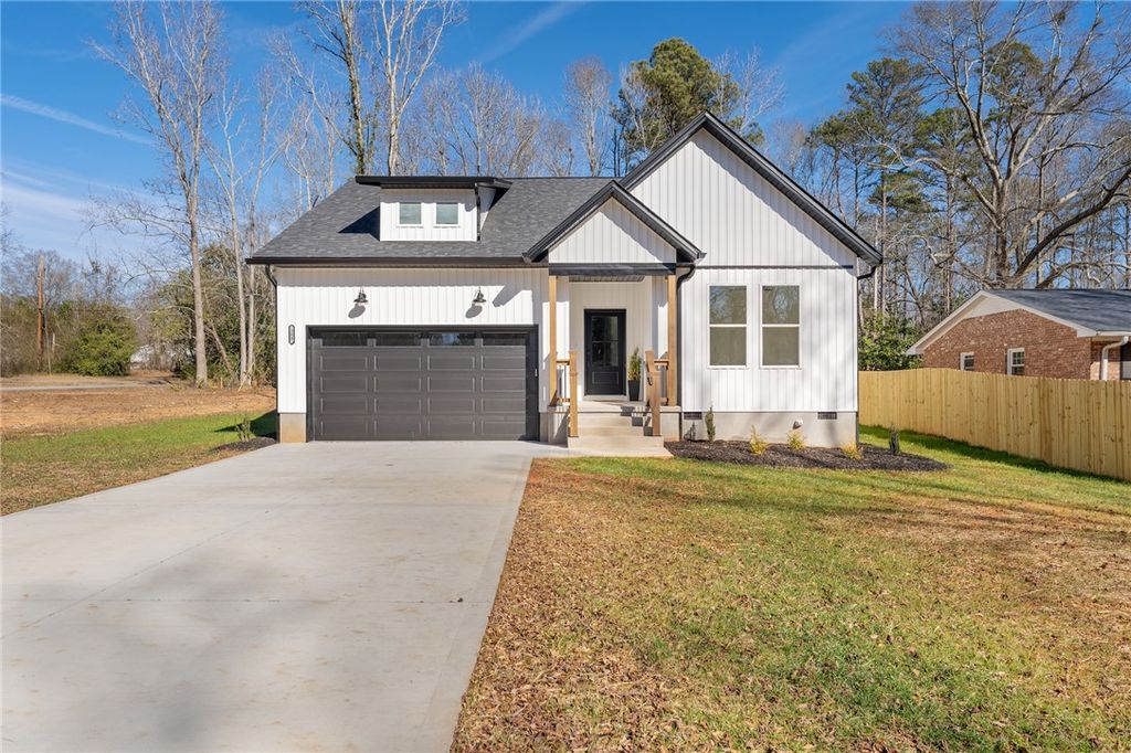 304 Palmetto Parkway, Belton, SC 29627