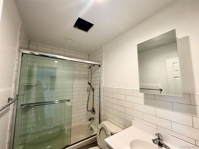 6261 De Costa Avenue 2nd floor, Arverne, NY 11692