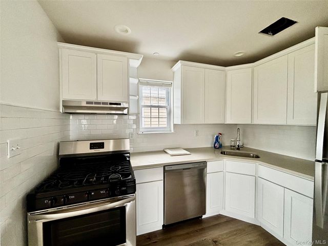 6261 De Costa Avenue 2nd floor, Arverne, NY 11692