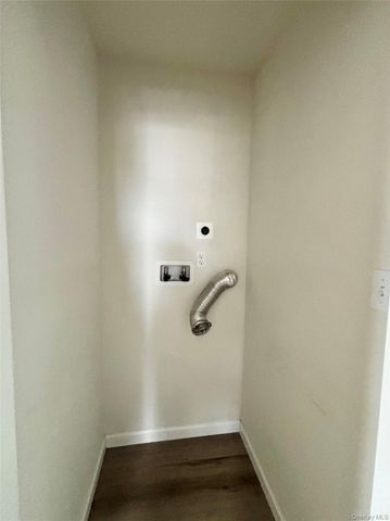 6261 De Costa Avenue 2nd floor, Arverne, NY 11692