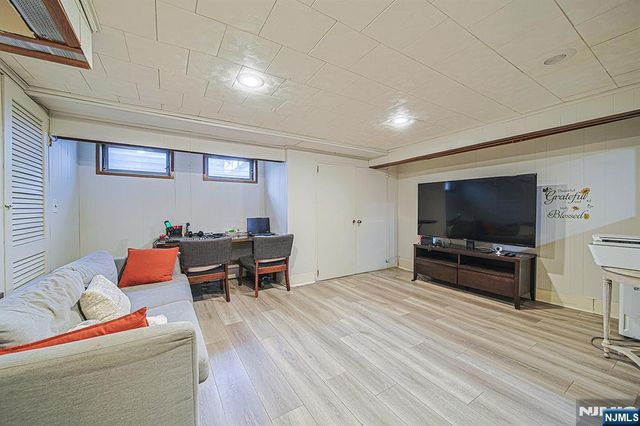 209 Harding Road, Glen Rock, NJ 07452