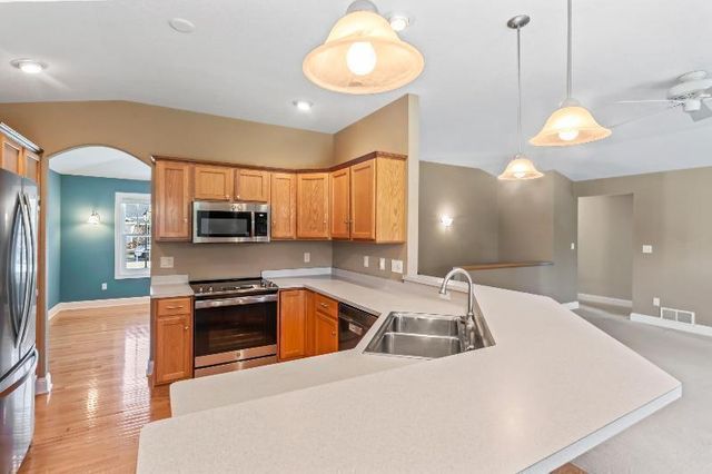 1230 Oriole DRIVE, Oconomowoc, WI 53066