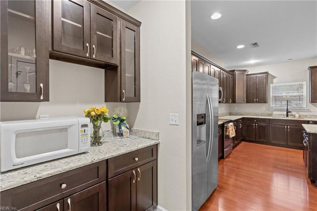 13 Douglas ST, Hampton, VA 23663