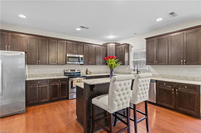 13 Douglas ST, Hampton, VA 23663