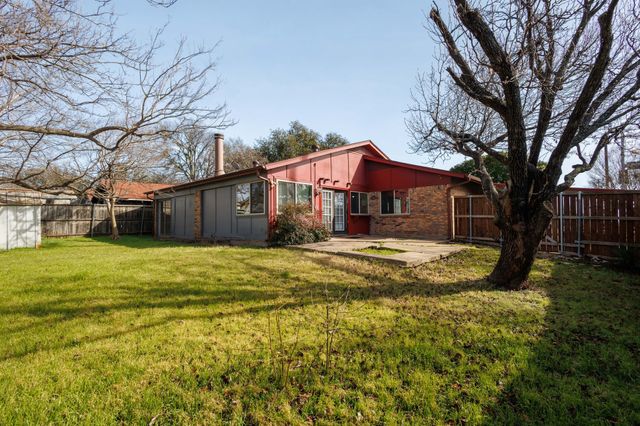 2101 Deerfield Drive, Carrollton, TX 75007