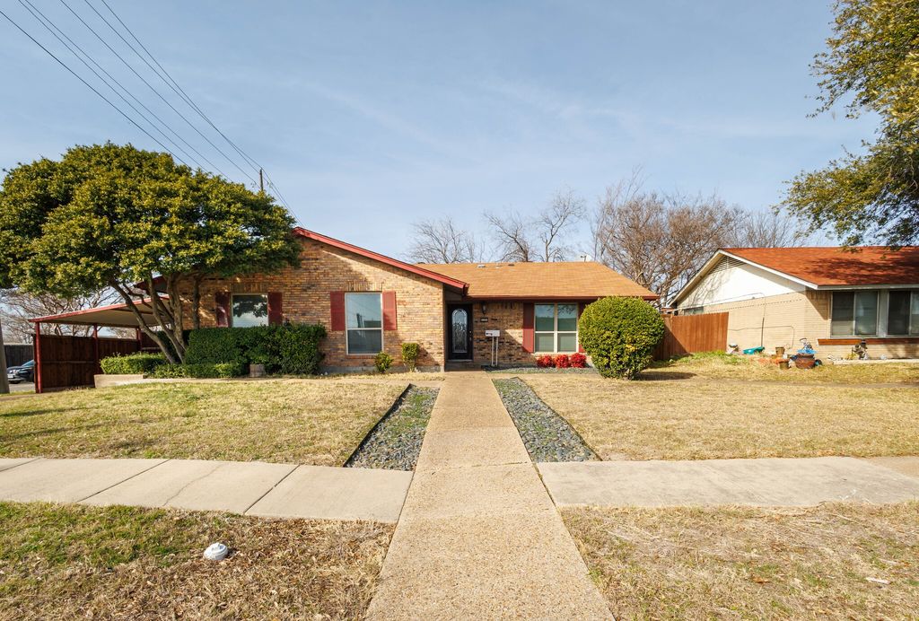 2101 Deerfield Drive, Carrollton, TX 75007