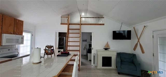 101 E Saint Louis Avenue, Seadrift, TX 77983