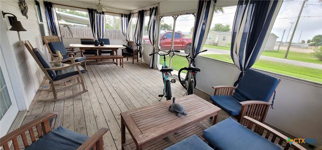 101 E Saint Louis Avenue, Seadrift, TX 77983