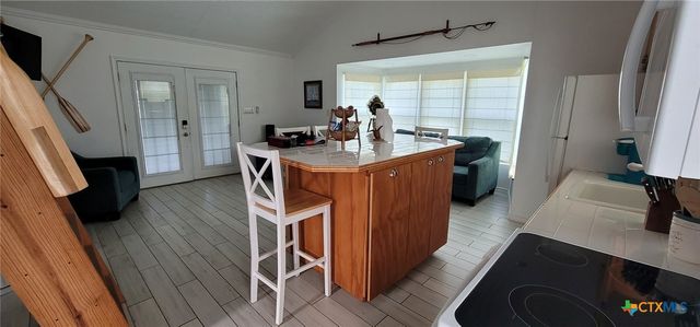 101 E Saint Louis Avenue, Seadrift, TX 77983